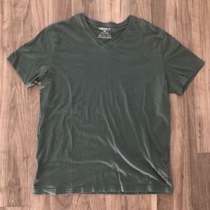 Forever 21 Men’s Basic Green V-Neck Tee Shirt